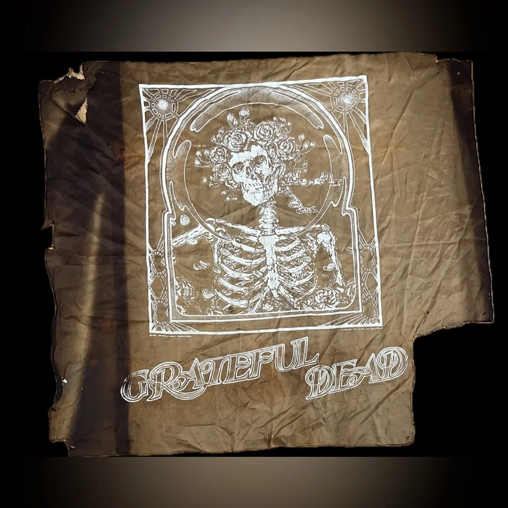 1986 Grateful Dead Skeleton Banner/Tapestry/Flag | Golden-Brown + White | 30x43